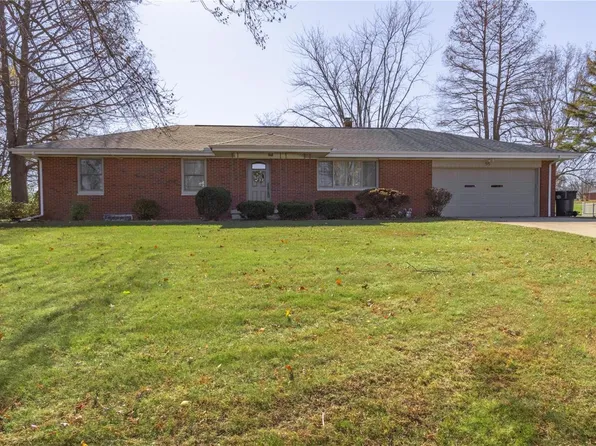 55 Memorial Ct, Highland, IL 62249