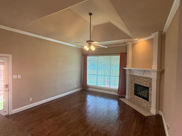 2200 Stone Creek Dr — Photo 14