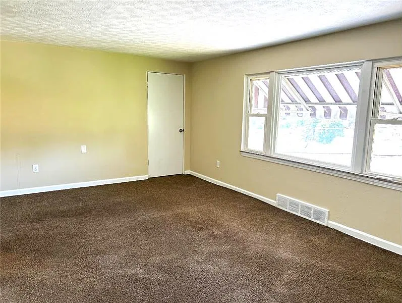 2 bed, $750 — Photo 3