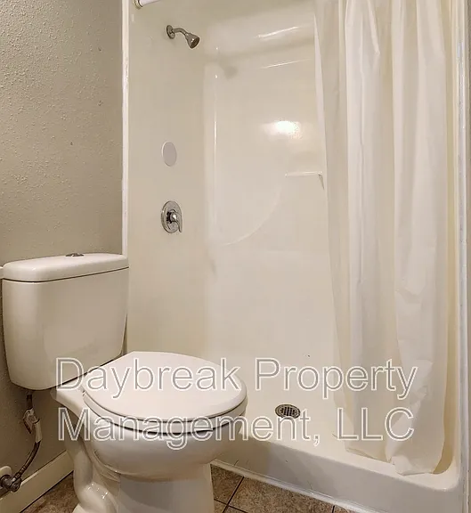 717 30th St N #4 — Photo 9