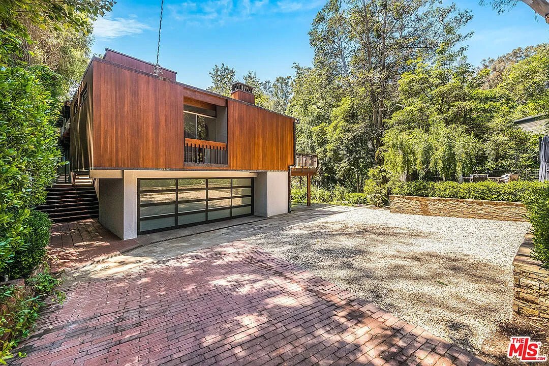 5 bed, 5.0 bath, 4628 sqft, $35,000 — Photo 3