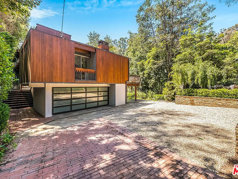 681 Brooktree Rd — Photo 3