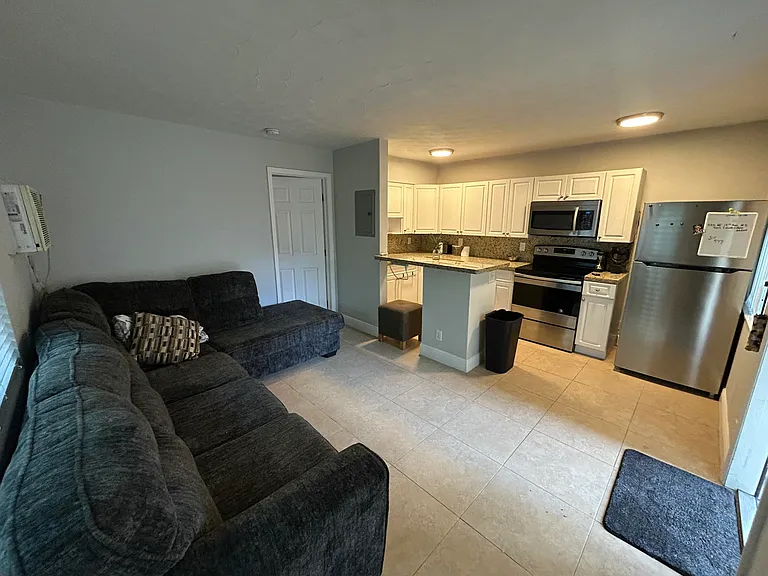 925 NE 17th Ave #5 — Photo 1
