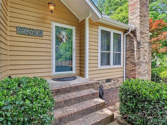 2nd image of 11516 Moonridge Dr