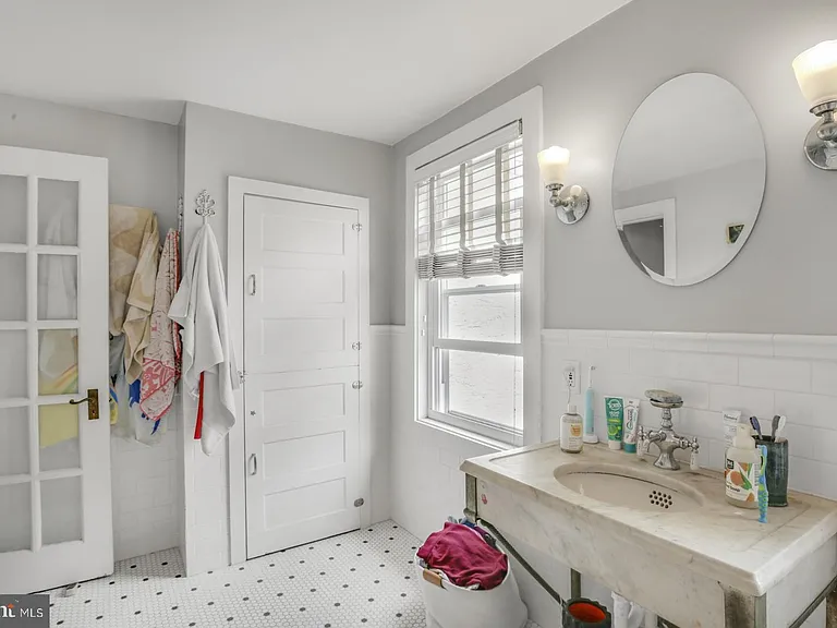 1631 E Berks St — Photo 17