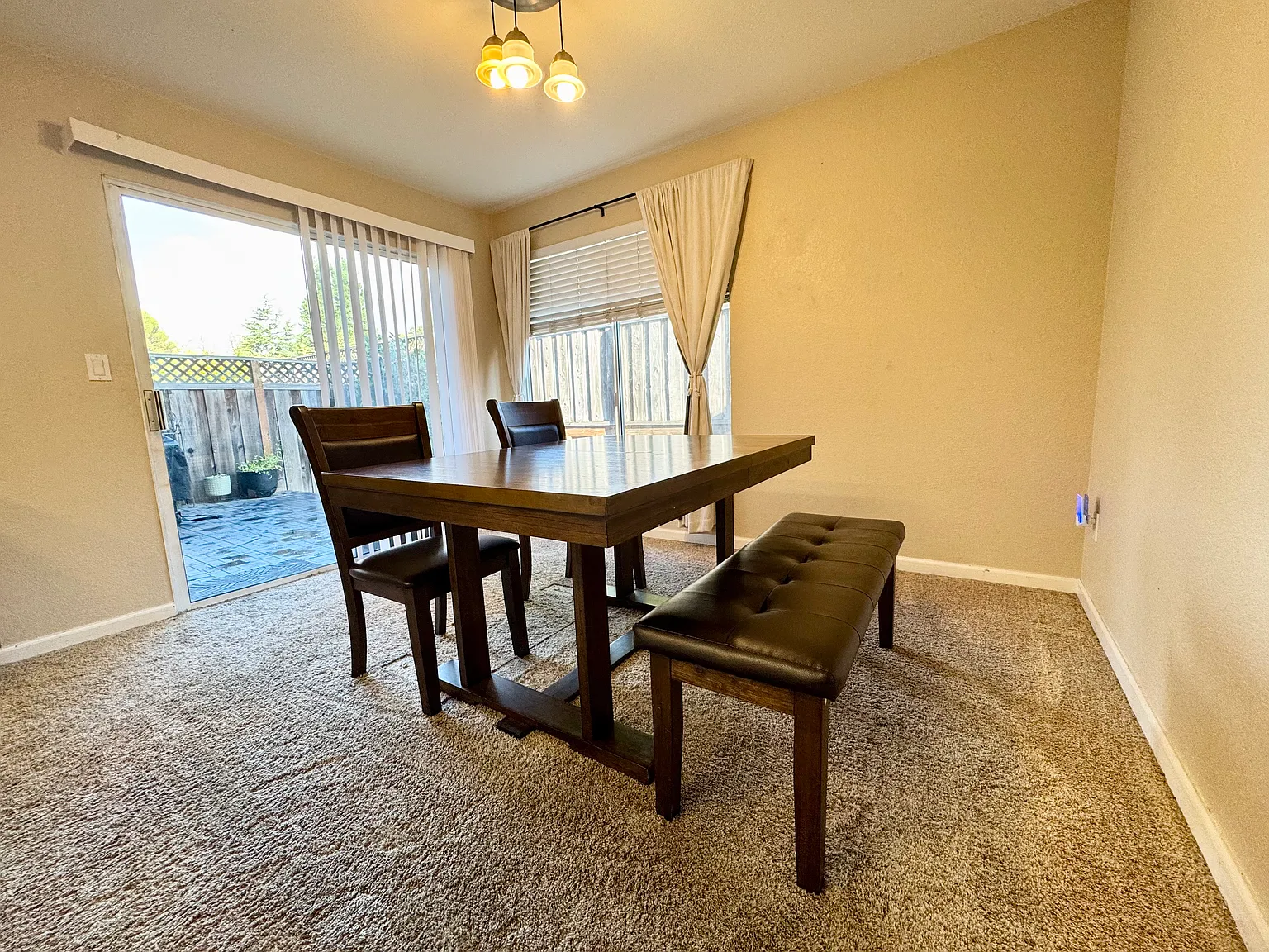 3 bed, 2.5 bath, 1528 sqft, $3,820 — Photo 4