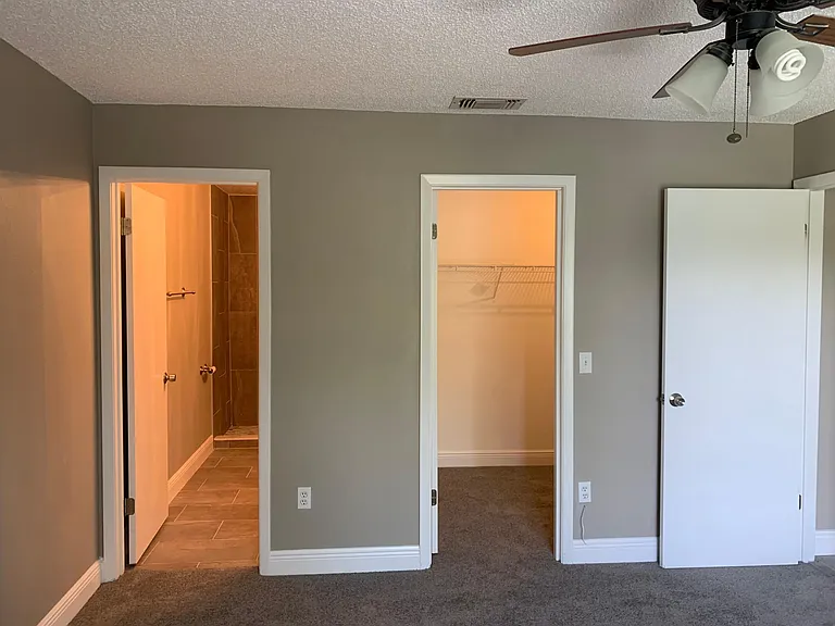 MB Walk_in Closet and Bathroom