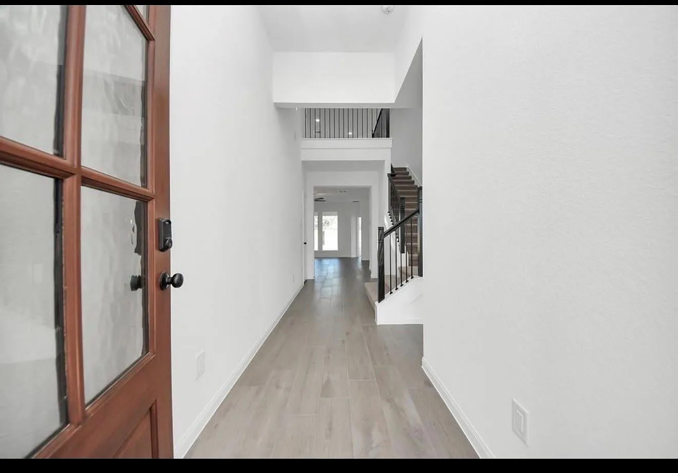 4 bed, $3,000 — Photo 2