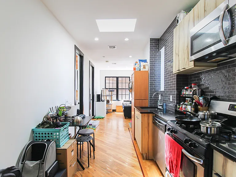 276 E 23rd St #3 — Photo 1