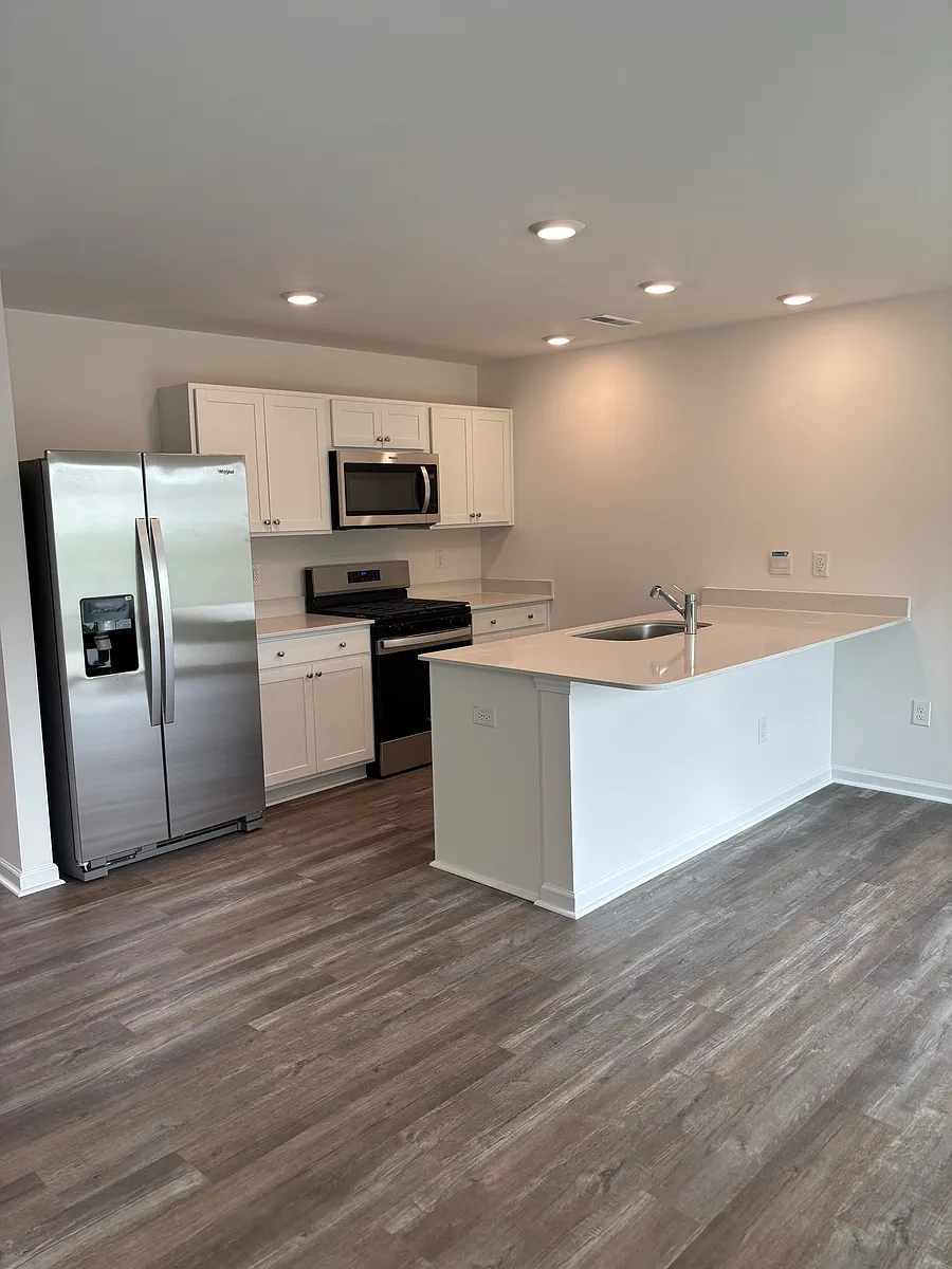 Building Photo - 45 Red Clover Dr #1
