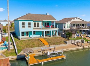 227 Windjammer St, Rockport, TX 78382