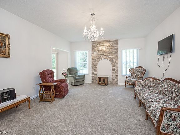 3rd image of 10076 Rosemere St