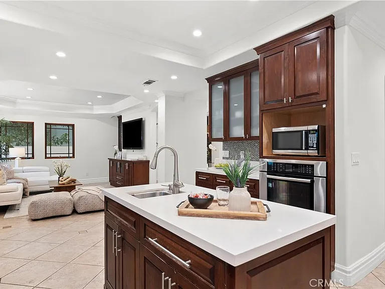 15014 Valleyheart Dr — Photo 10