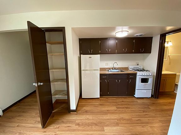 3rd image of 2910 E Bolivar Ave APT 10