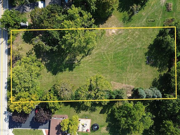 3rd image of 7 Hickory Nut Grove Ln