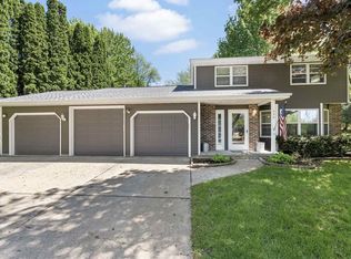 559 E View Rd, Verona, WI 53593