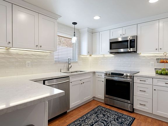 2nd image of 2517 W Blake Dr