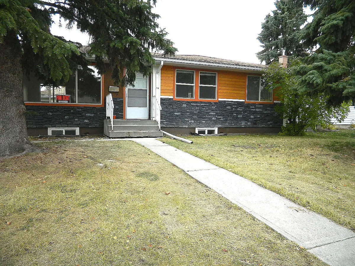 3 bed, 1022 sqft, $2,300 — Photo 1