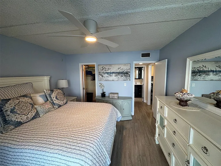 95 N Birch Rd #402 — Photo 8