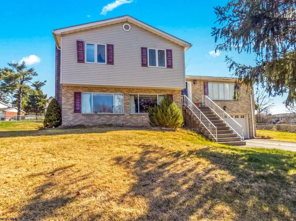 112 Scenery Dr, Morgantown, WV 26505