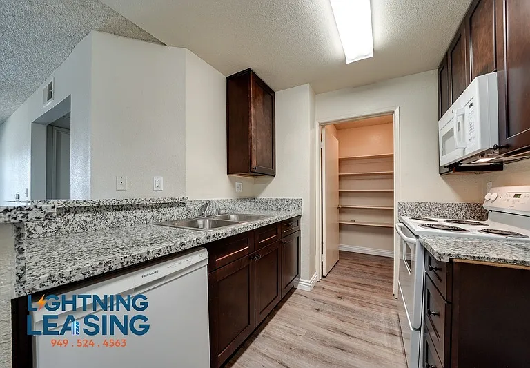 2850 Riverside Dr #2-206 — Photo 6