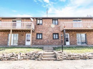 4 Rosewood Ln, Pekin, IL