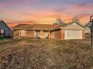 910 N 26th St, Rogers, AR 72756