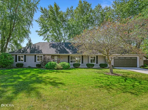 61 Briargate Cir, Sugar Grove, IL 60554