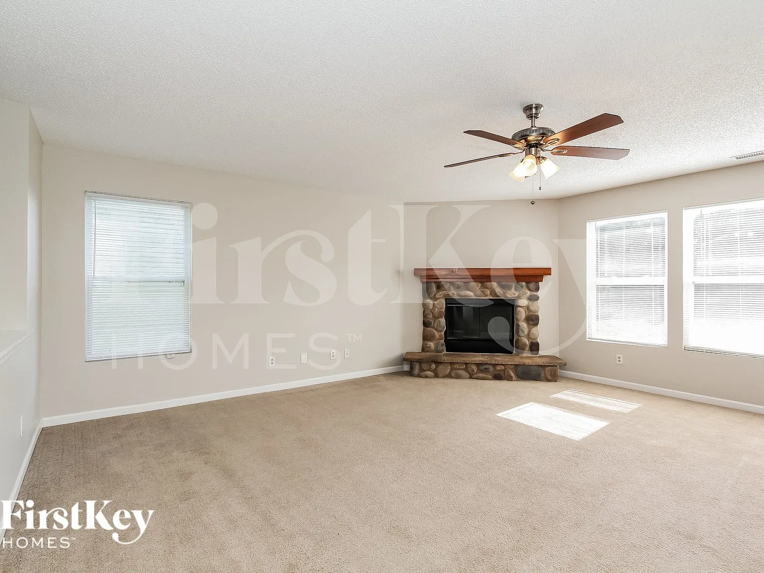4 bed, 2.5 bath, 3320 sqft, $3,015 — Photo 3