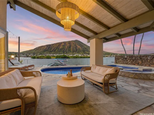 7327 Makaa St, Honolulu, HI 96825