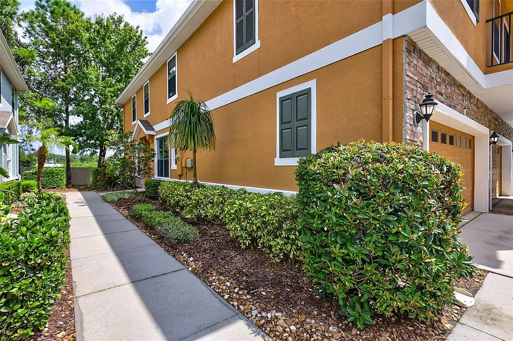 3 bed, 2.5 bath, 1760 sqft, $2,200 — Photo 3