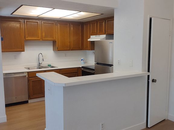 4th image of 22701 Lakeway Dr Unit 487