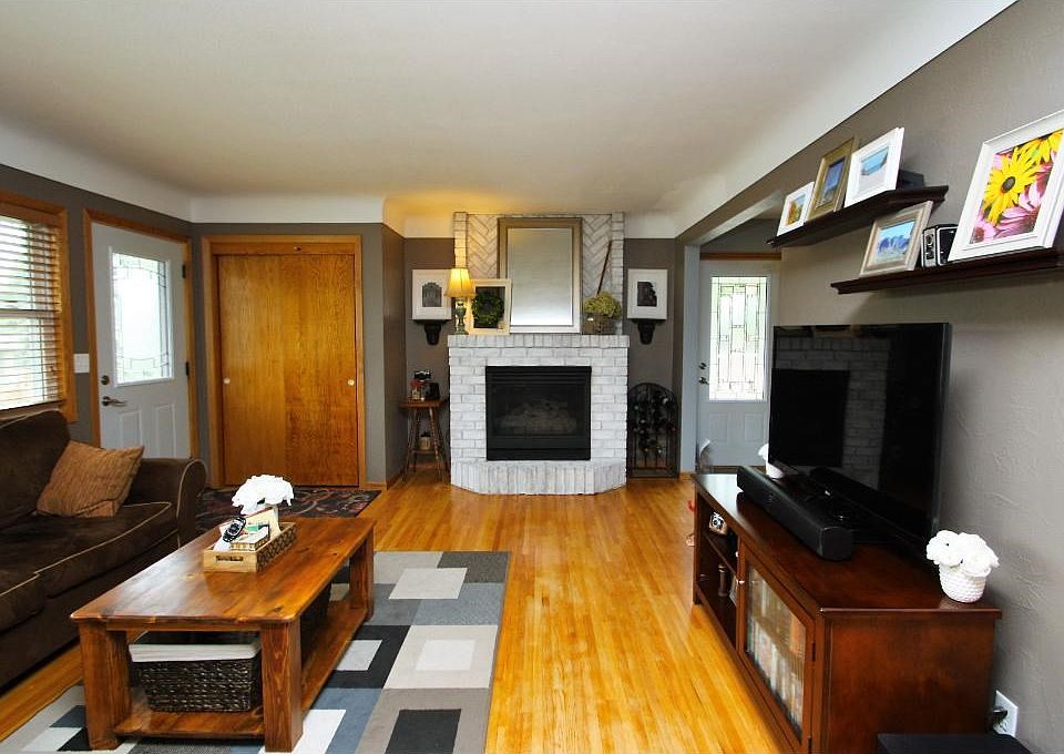 1st image of 101 18th Ave N