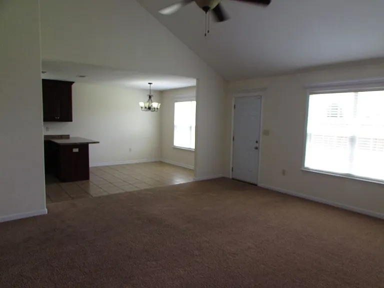 4717 Custer Dr — Photo 3