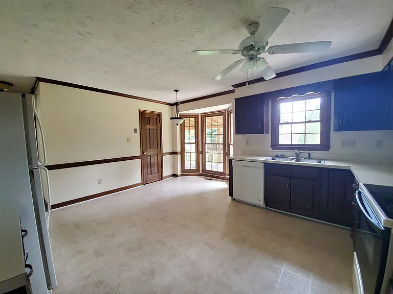 3508 Gowan Ln — Photo 16