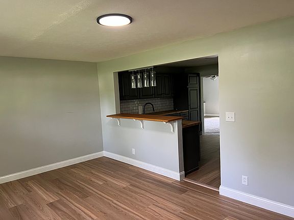 5th image of 150 S Country Club Ct