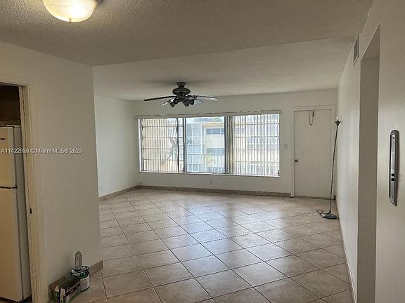 4th image of 1460 NE 169th St APT 303