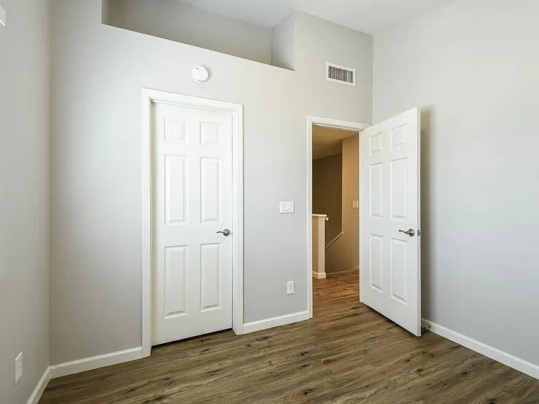 2028 W Columbine Dr — Photo 14