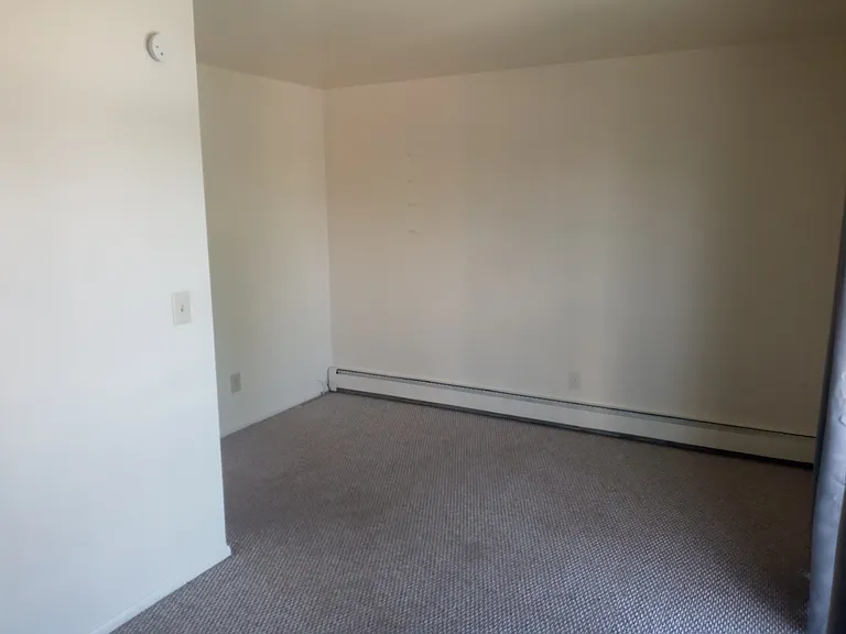 390 S Wagon Wheel Dr #B — Photo 5