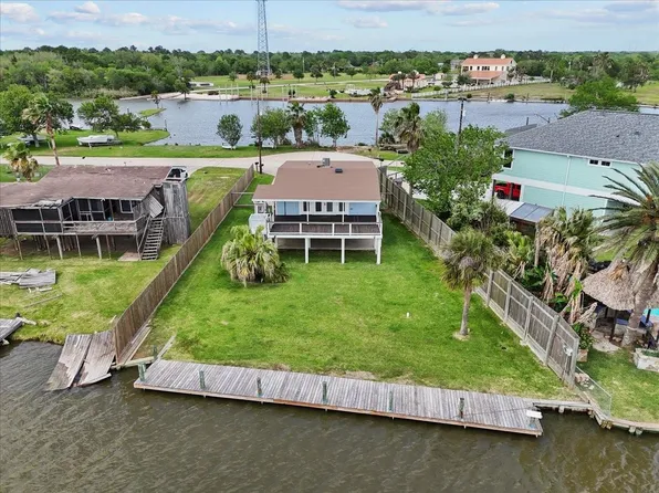 5030 Scenic Dr, Dickinson, TX 77539