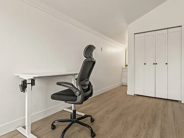 Upstairs Ensuite Bedroom #2 | Workspace
