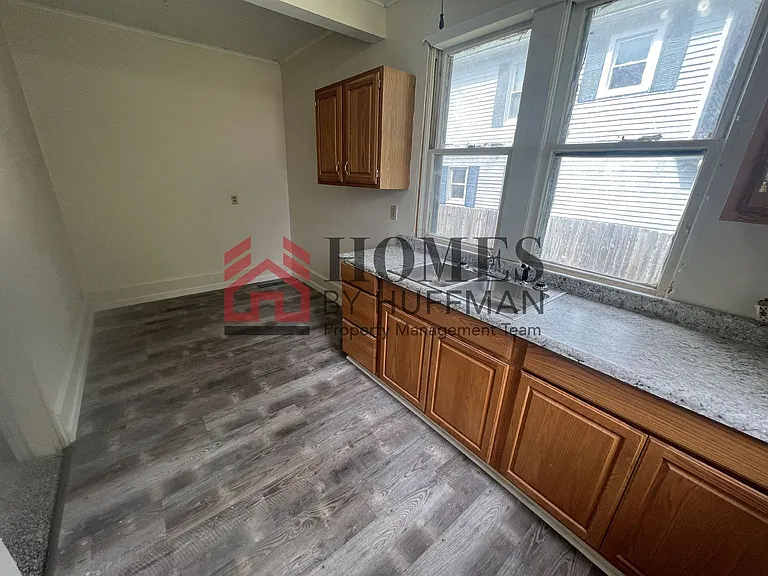 818 South Barker Avenue — Photo 7