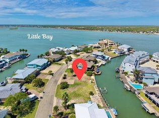 31 Flamingo Rd, Rockport, TX 78382