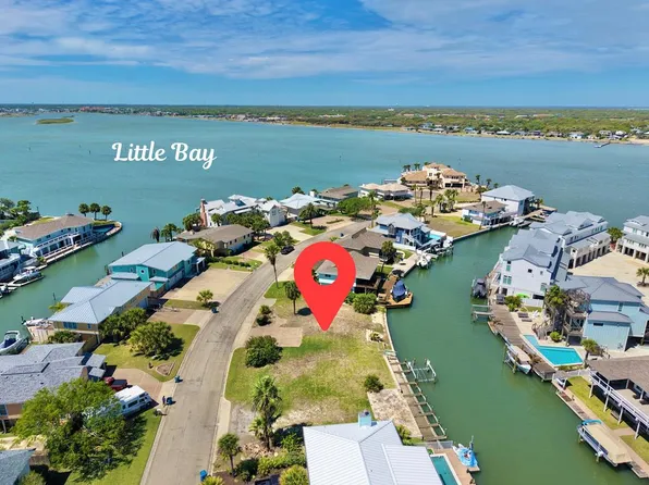 31 Flamingo Rd, Rockport, TX 78382