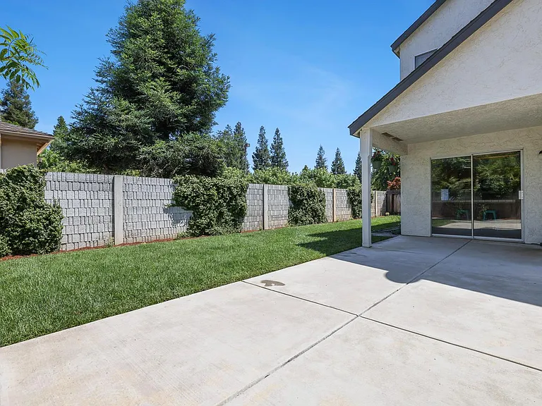 8735 N Cedar Ave #109 — Photo 30