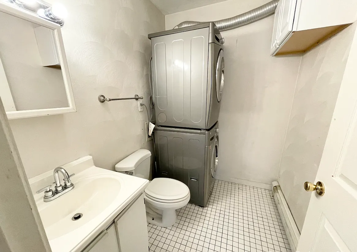 4 bed, 1.5 bath, 1100 sqft, $5,600 — Photo 4