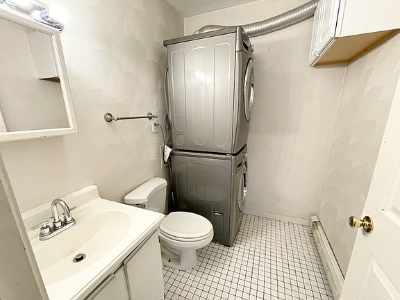 4th image of 7 Iroquois St #2F