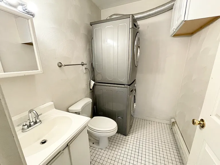 7 Iroquois St #2F — Photo 4