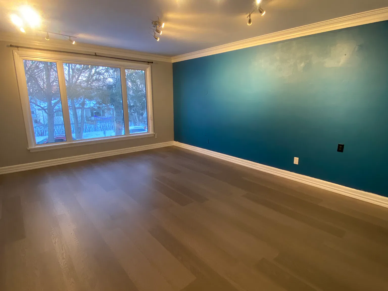684 Matheson Avenue - 1 (upper unit) — Photo 3