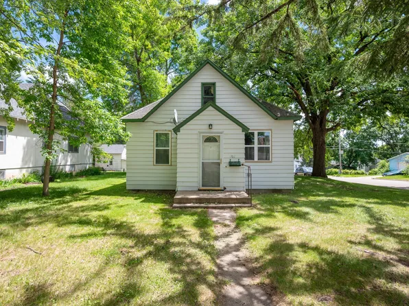 402 7th St NE, Staples, MN 56479